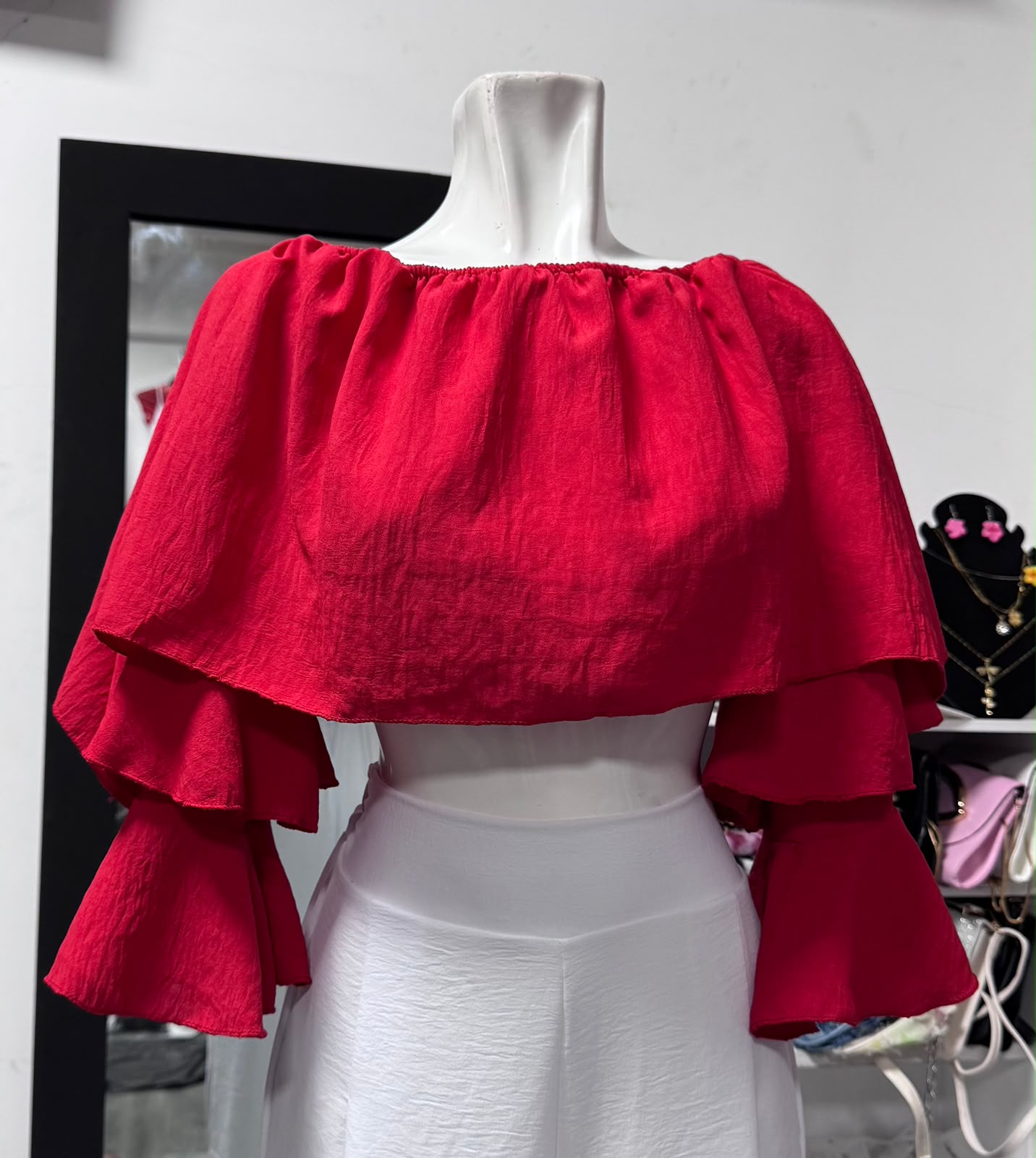 BLUSA CON MANGUITAS ACAMPANADAS