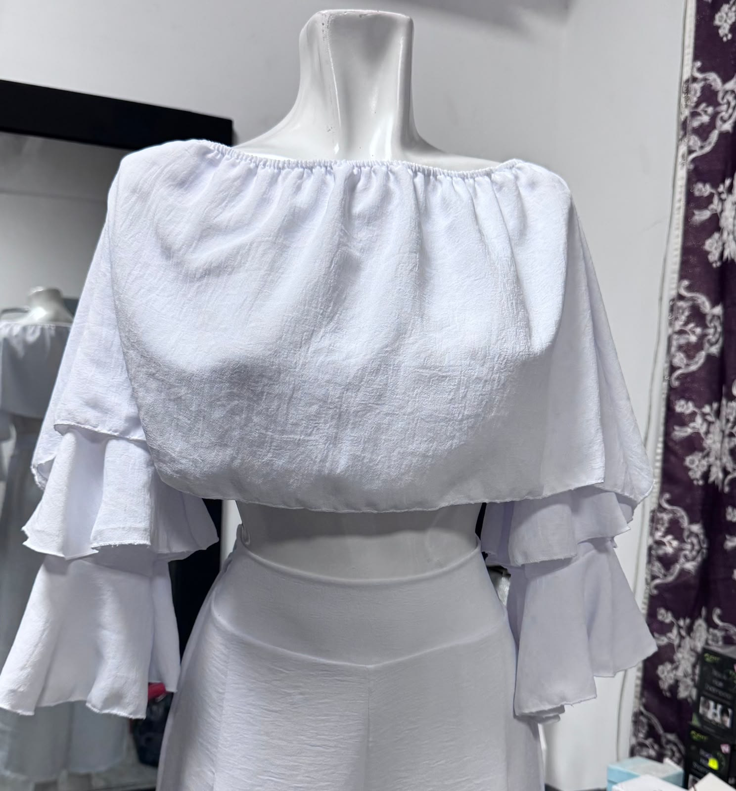 BLUSA CON MANGUITAS ACAMPANADAS