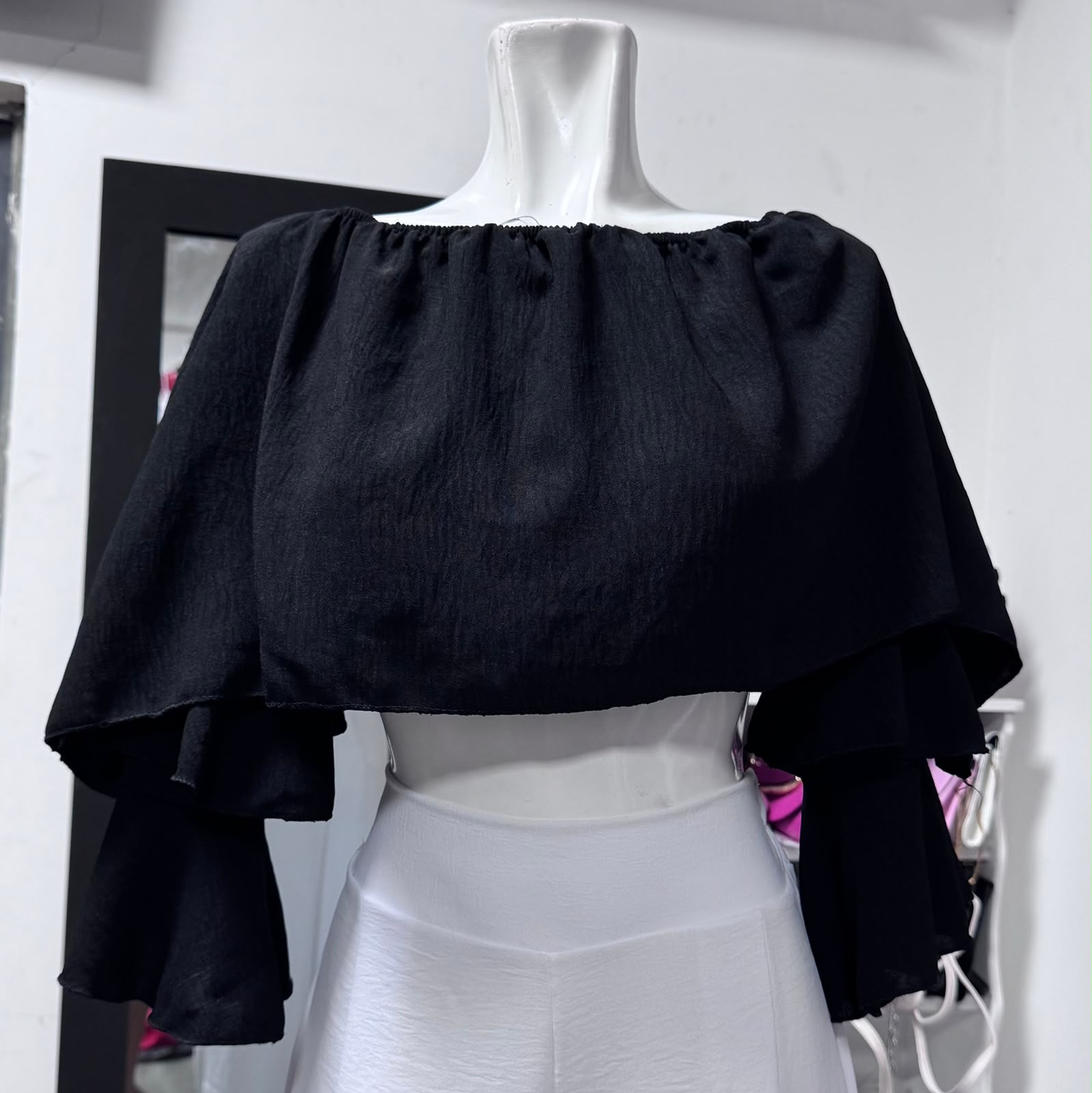 BLUSA CON MANGUITAS ACAMPANADAS