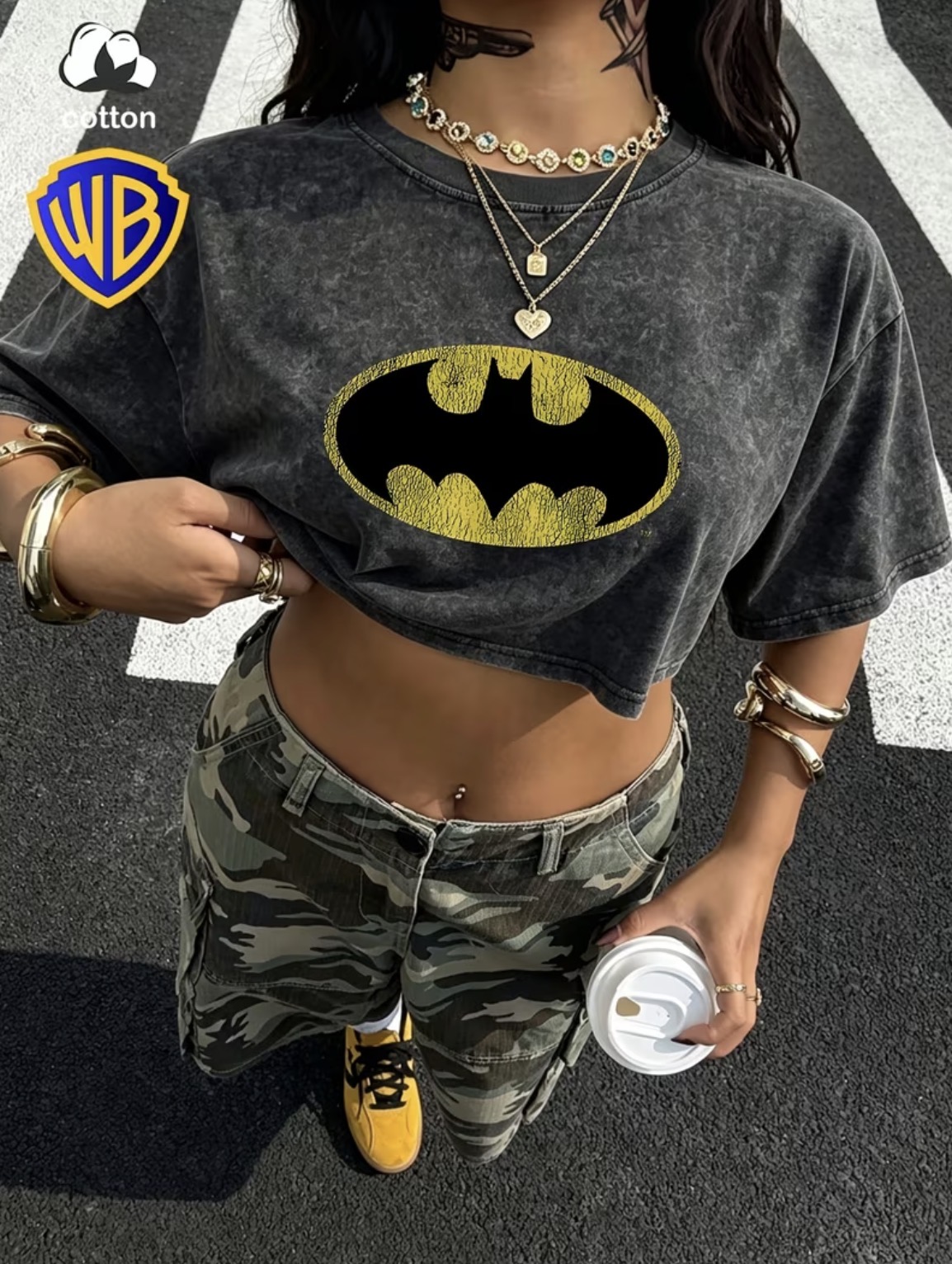 Camiseta de manga corta con estampado agrietado retro de Batman de DC lavada y angustiada, estilo vintage americano.