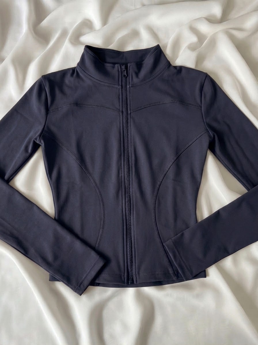 Jacket deportivo manga largas con orificios