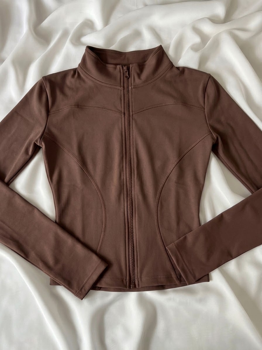 Jacket deportivo manga largas con orificios