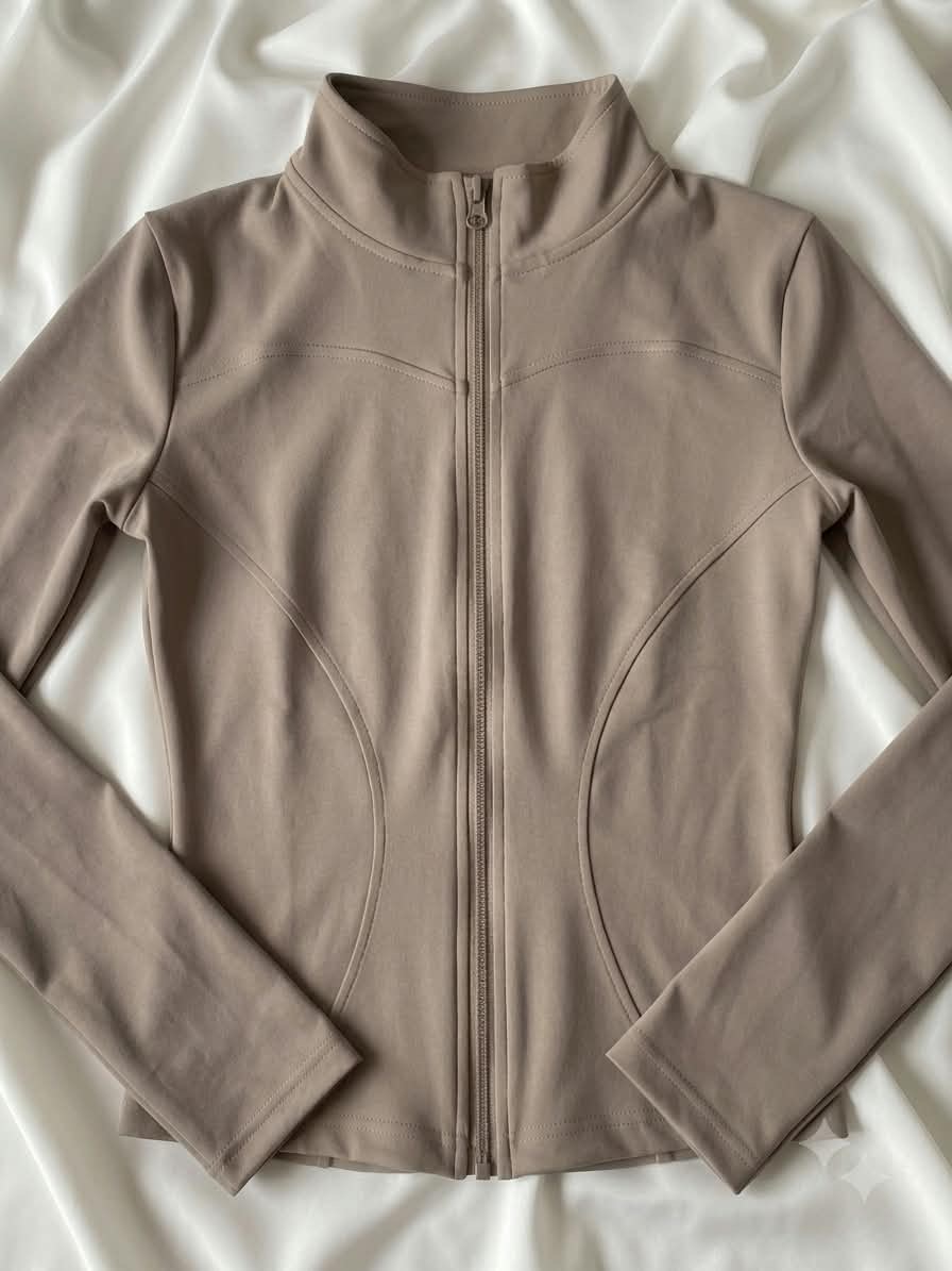 Jacket deportivo manga largas con orificios