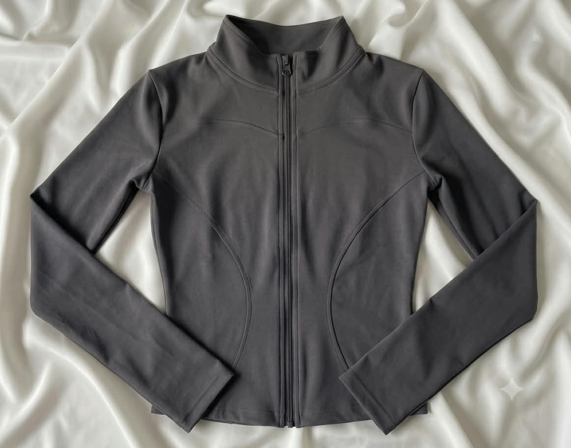 Jacket deportivo manga largas con orificios